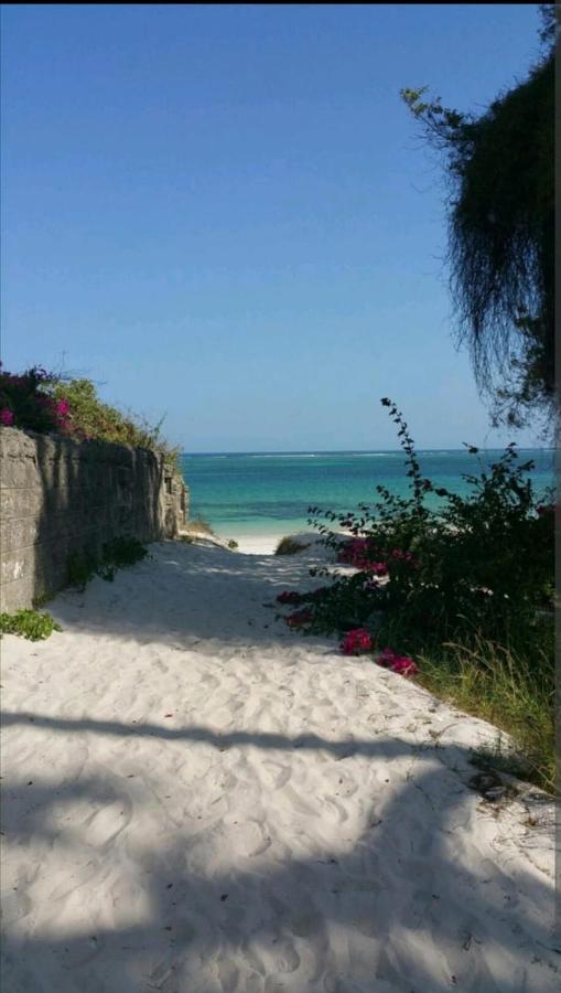 Beach Front Studio Apartment Nyali Beach Exterior foto